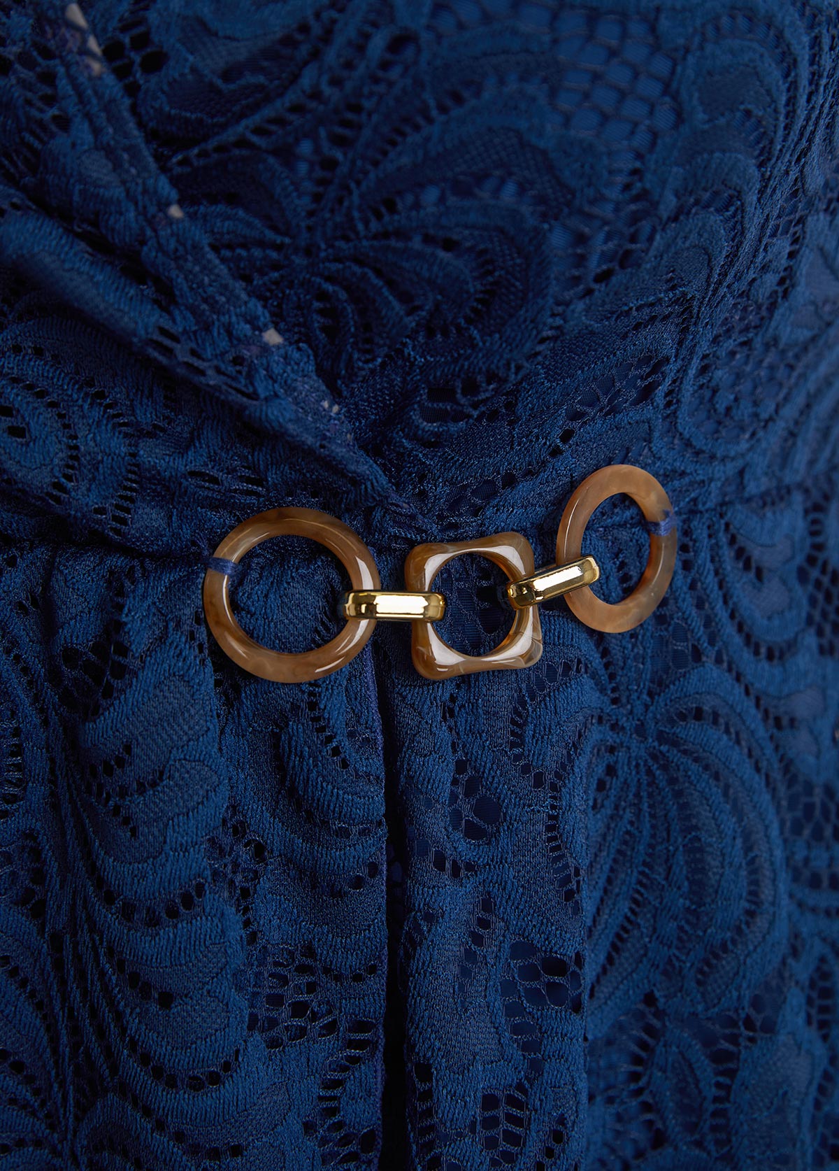 Maiô Em Renda Transpassado Com Saia E Cinto Decorativo