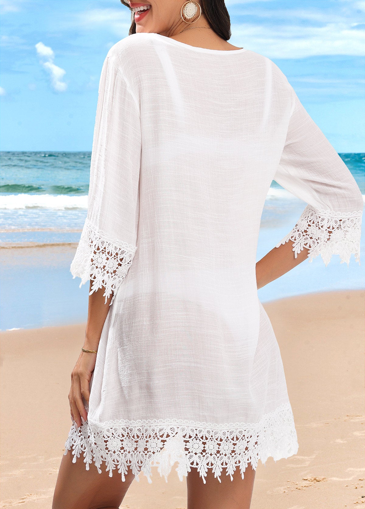 Saída de Praia com Renda Floral e Botões Elegante