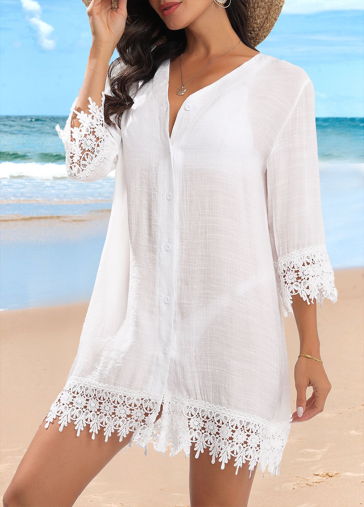 Saída de Praia com Renda Floral e Botões Elegante